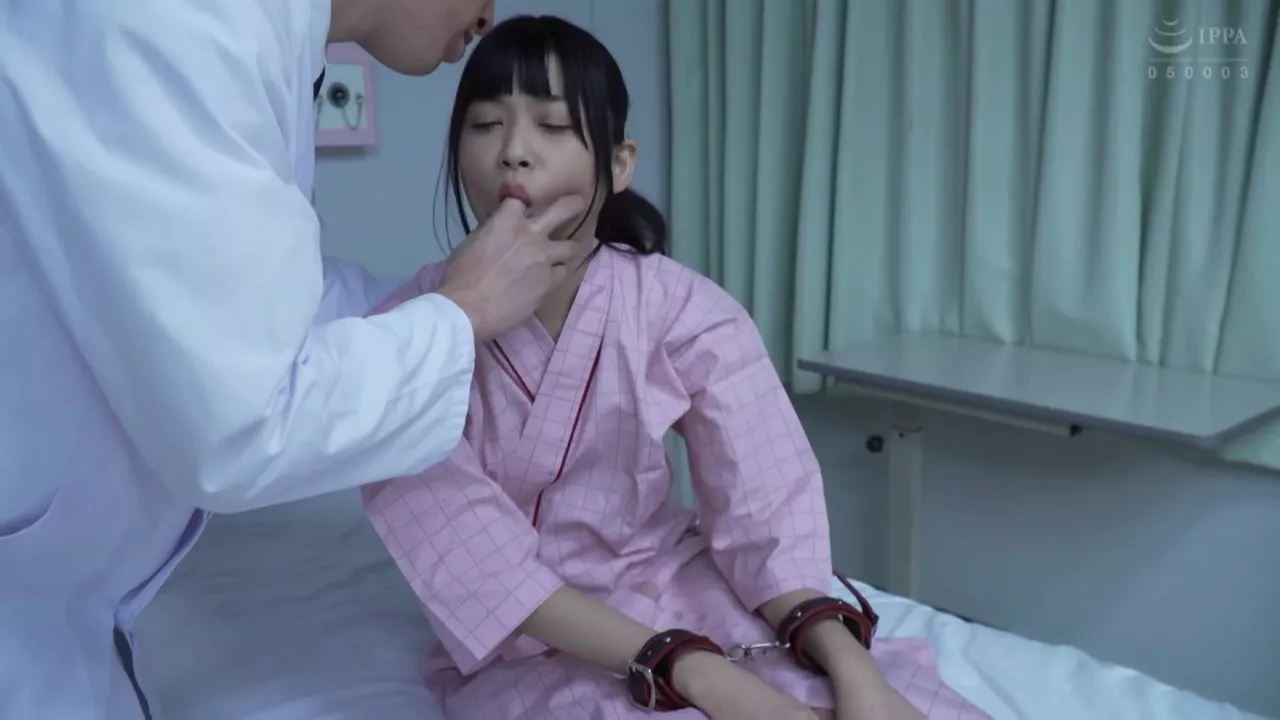 中文字幕 裙装美少女到医院应聘工作却被医生迷晕捆绑在床上 用手段把妹子改造成欲望满满的骚货操1080P高清01
